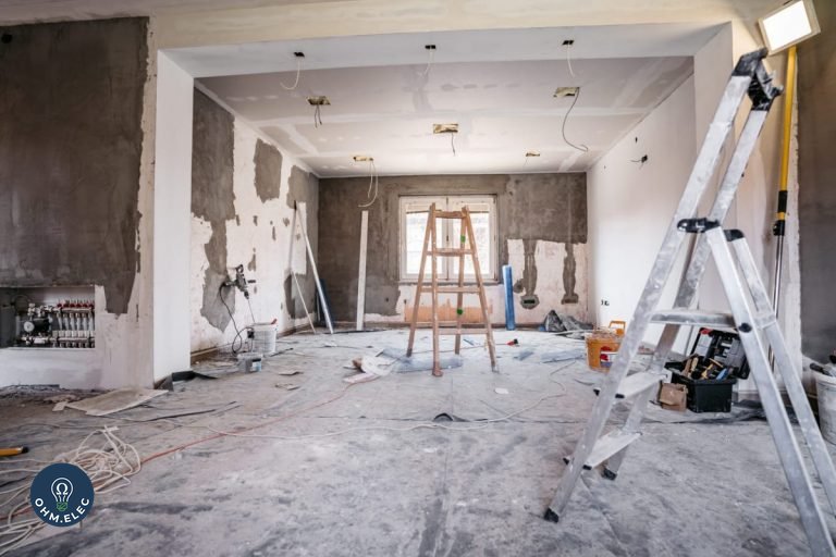 Chantier de remise aux normes en cours dans un appartement